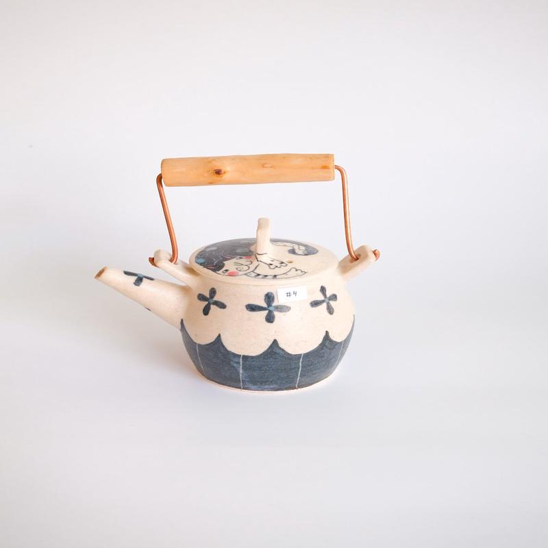 Boobee Studio - Small Teapot with Handle on the Top BS05-4