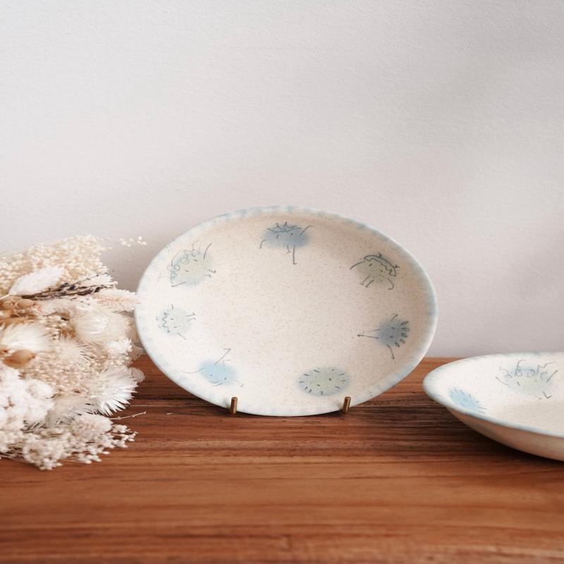 Zing Studio Hand-made Round Plate - Tiny Face