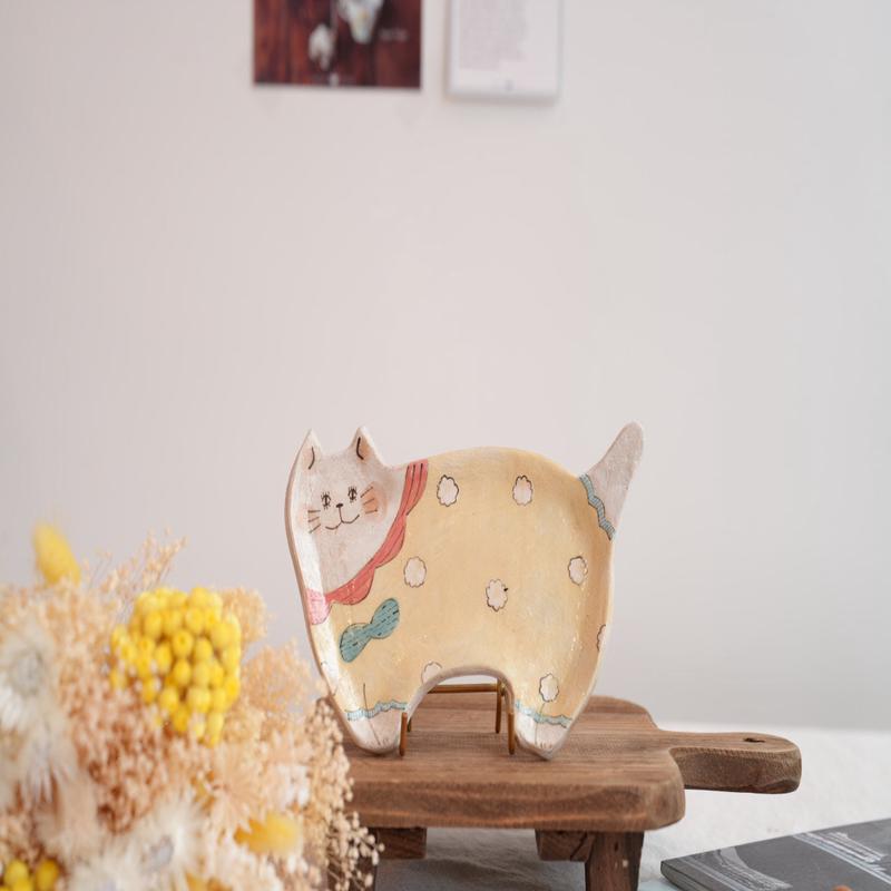 Cozy Nook - Cat Shaped Plate- CN12