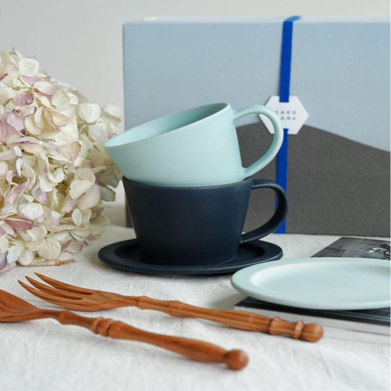 SAKUZAN Sara Gift D Set (2 Coffee Cups & 2 Small Oval Plates) - Navy x Fujiro