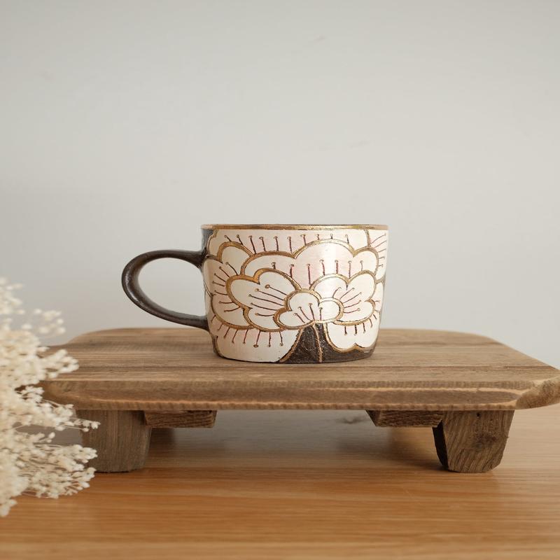 Cool Banana Black Pottery with Gold Detailing Mug - Camellia