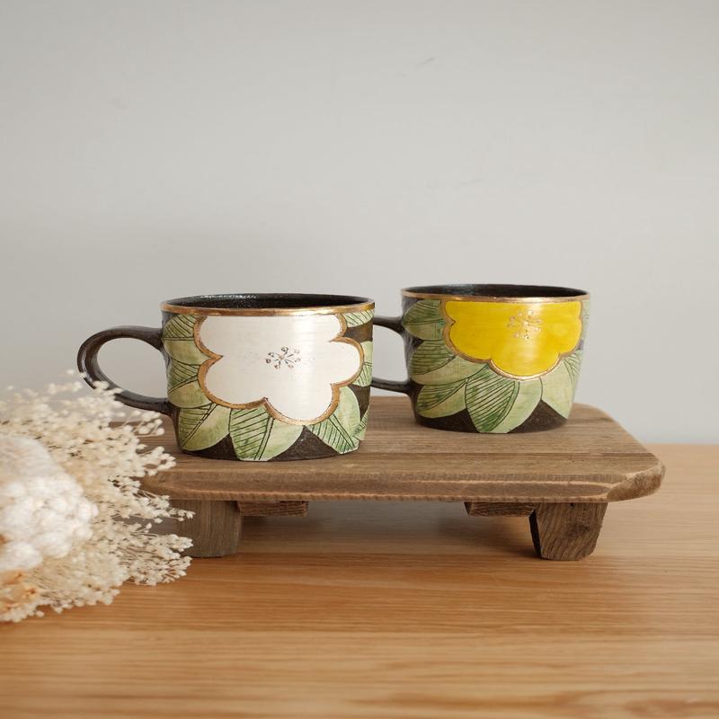 Cool Banana Black Pottery with Gold Detailing Mug - Flower