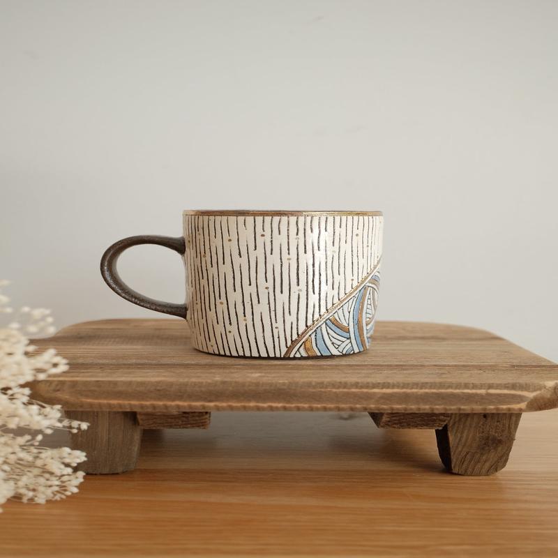 Cool Banana Black Pottery with Gold Detailing Mug - Lined Pattern