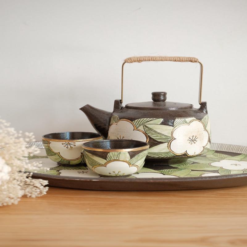 Cool Banana Black Pottery with Gold Detailing Teapot