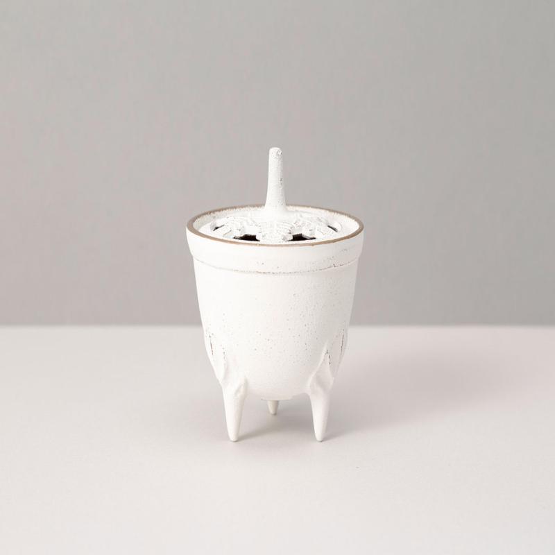 IWACHU Iron "Korosu" Flower Petal Incense Burner -White/Gold