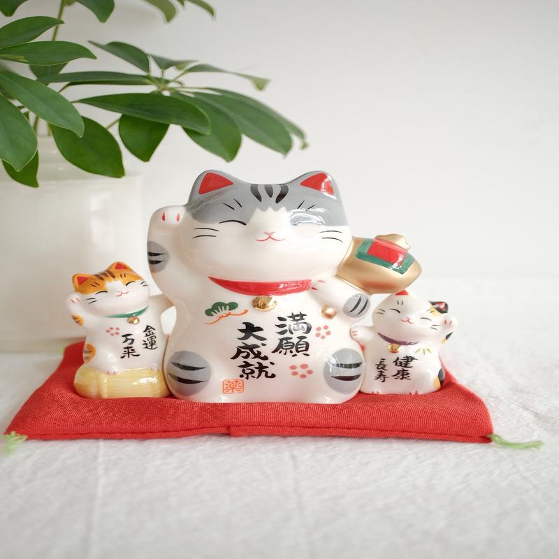 Maneki Neko Lucky Cat Ornament - Fulfillment of wishes