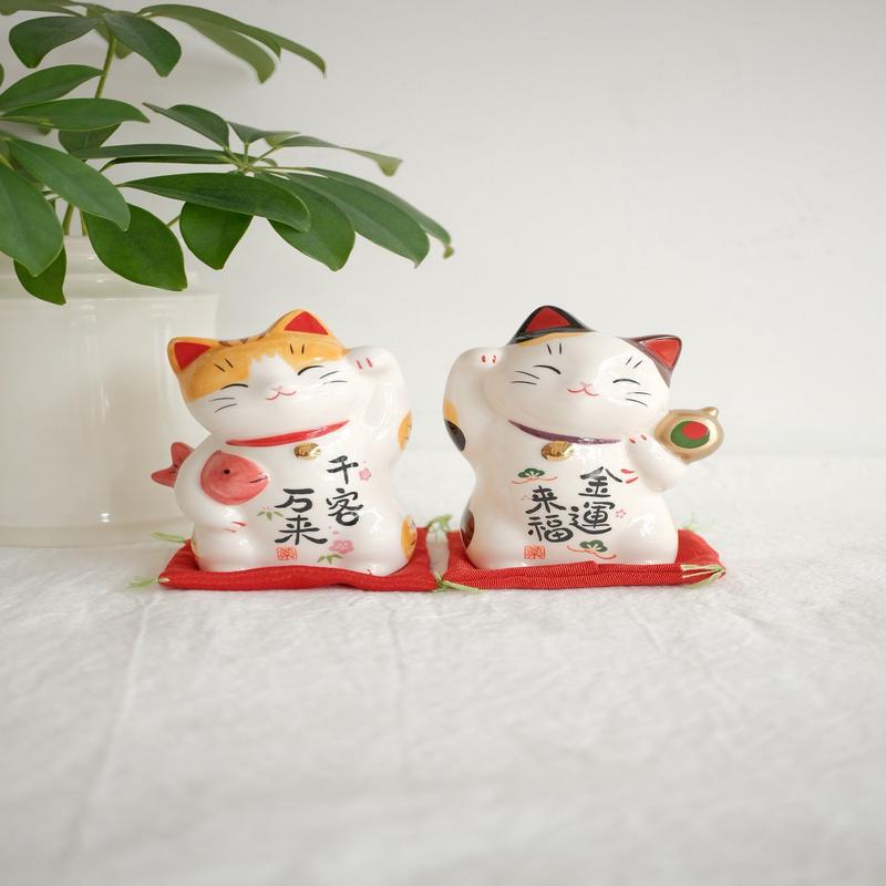 Maneki Neko Lucky Cat Ornament - Welcoming