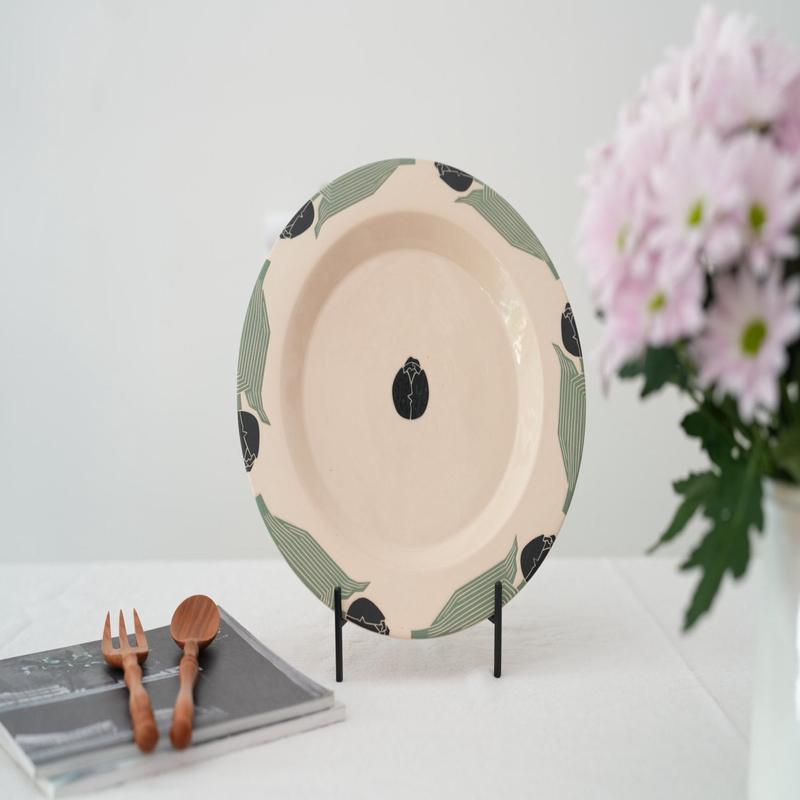 Shirogarasu Studio Black Tulip Large Round Plate