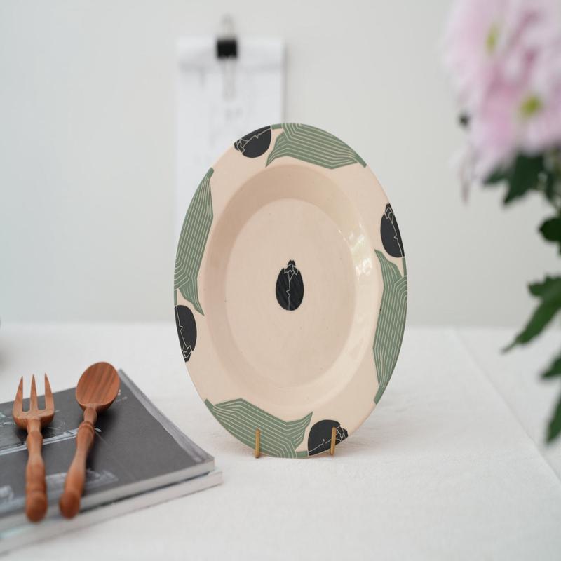 Shirogarasu Studio Black Tulip Small Round Plate