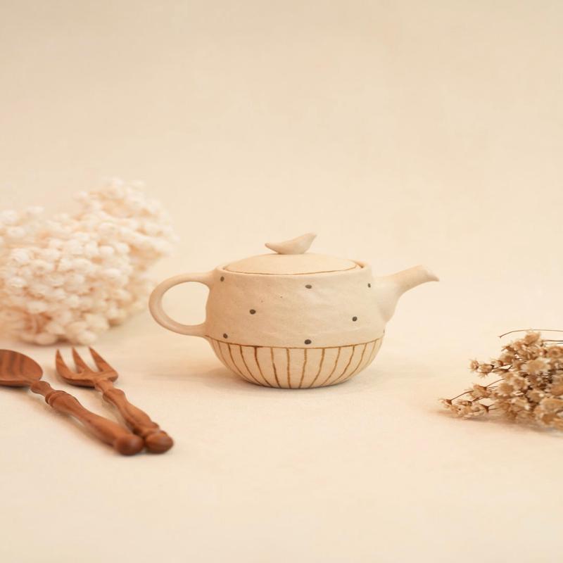 Chiho Yoshida Tea Pot - Line & Dots CY18