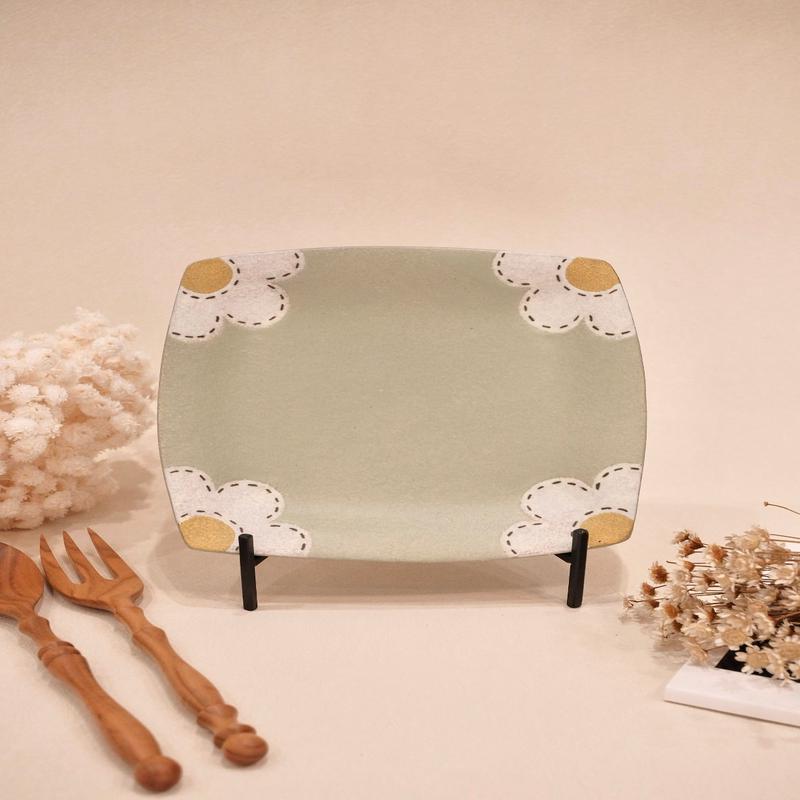 Kei Mitsumochi 17cm Square Plate - Green Flower KM29