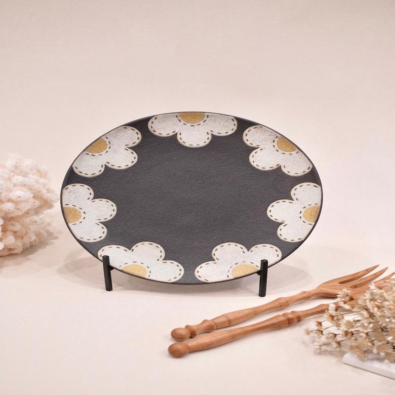 Kei Mitsumochi Flower Rim Black Round Plate-Small KM43