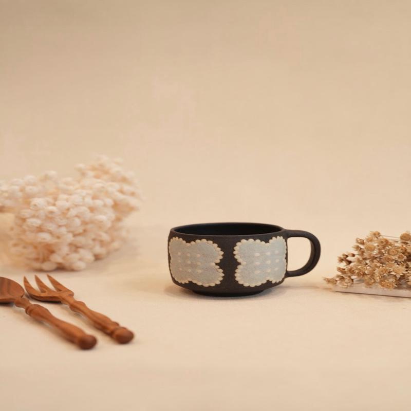 Kei Mitsumochi Flower with Black Background Mug - Blue KM65