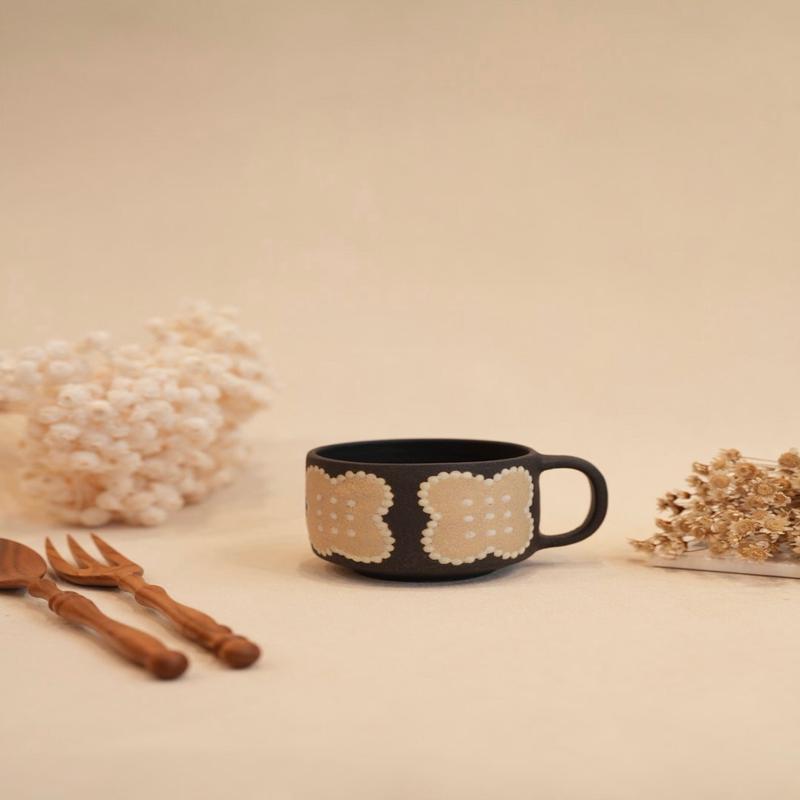 Kei Mitsumochi Flower with Black Background Mug - Cream KM63