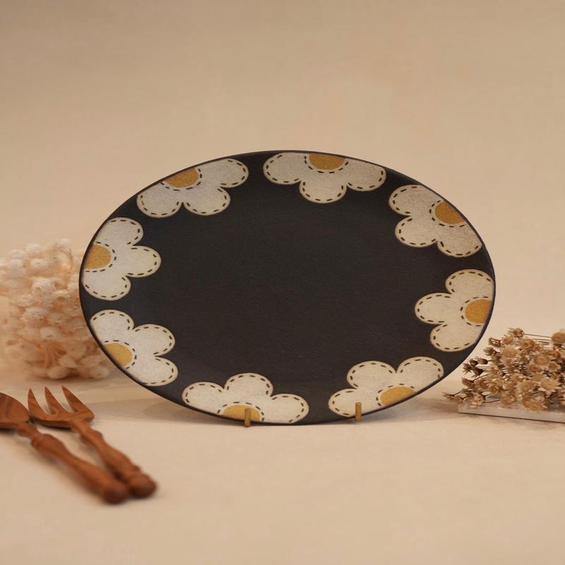 Kei Mitsumochi Round Plate - Black Flower KM06