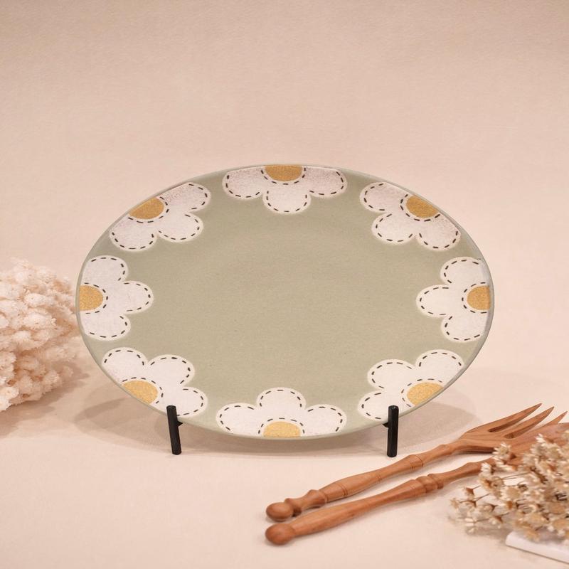 Kei Mitsumochi Round Plate - Green Flower KM08