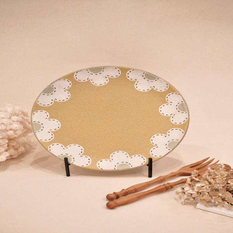 Kei Mitsumochi Round Plate - Yellow Flower KM04