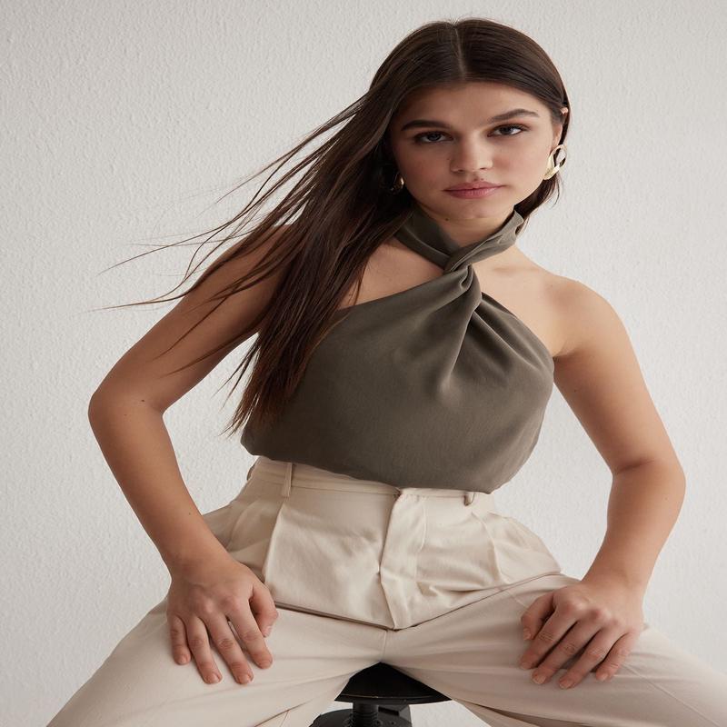 Women's Plain Sleeveless Regular Blouse