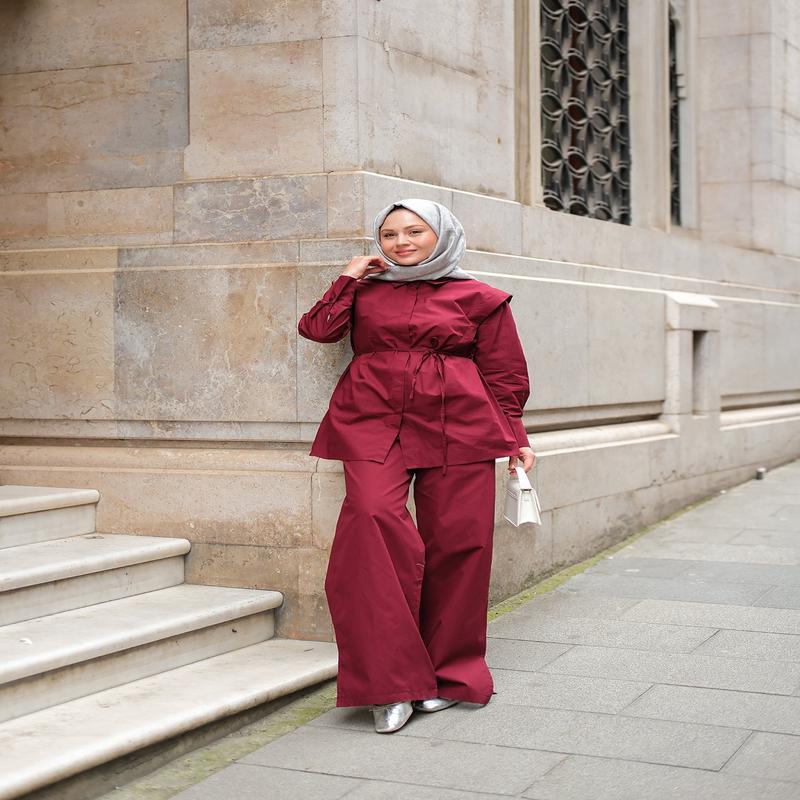 Elegant Set With External Padding Detail Burgundy