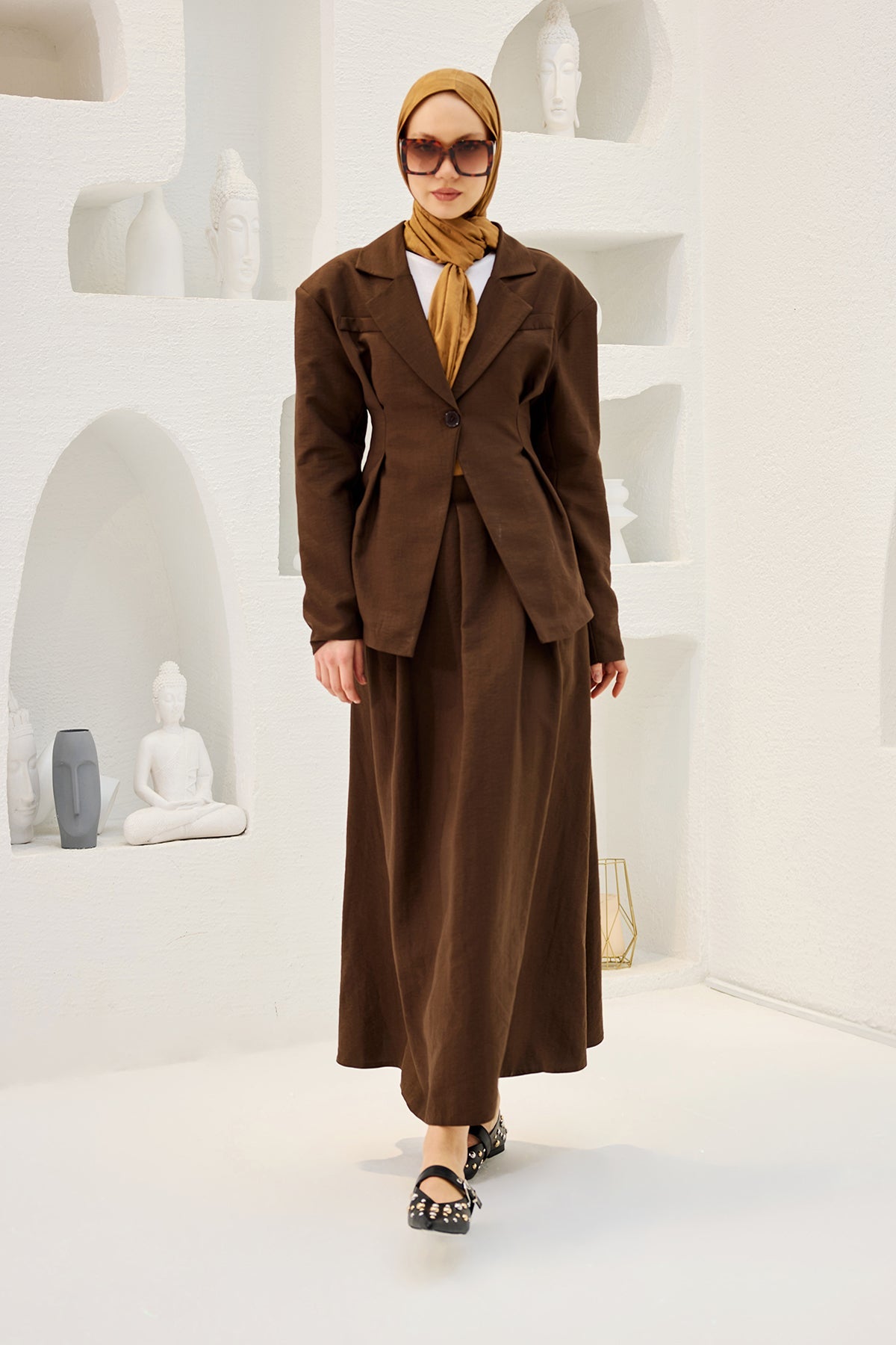 Brown Set With Hidden Pockets And Front Pleat Detail
