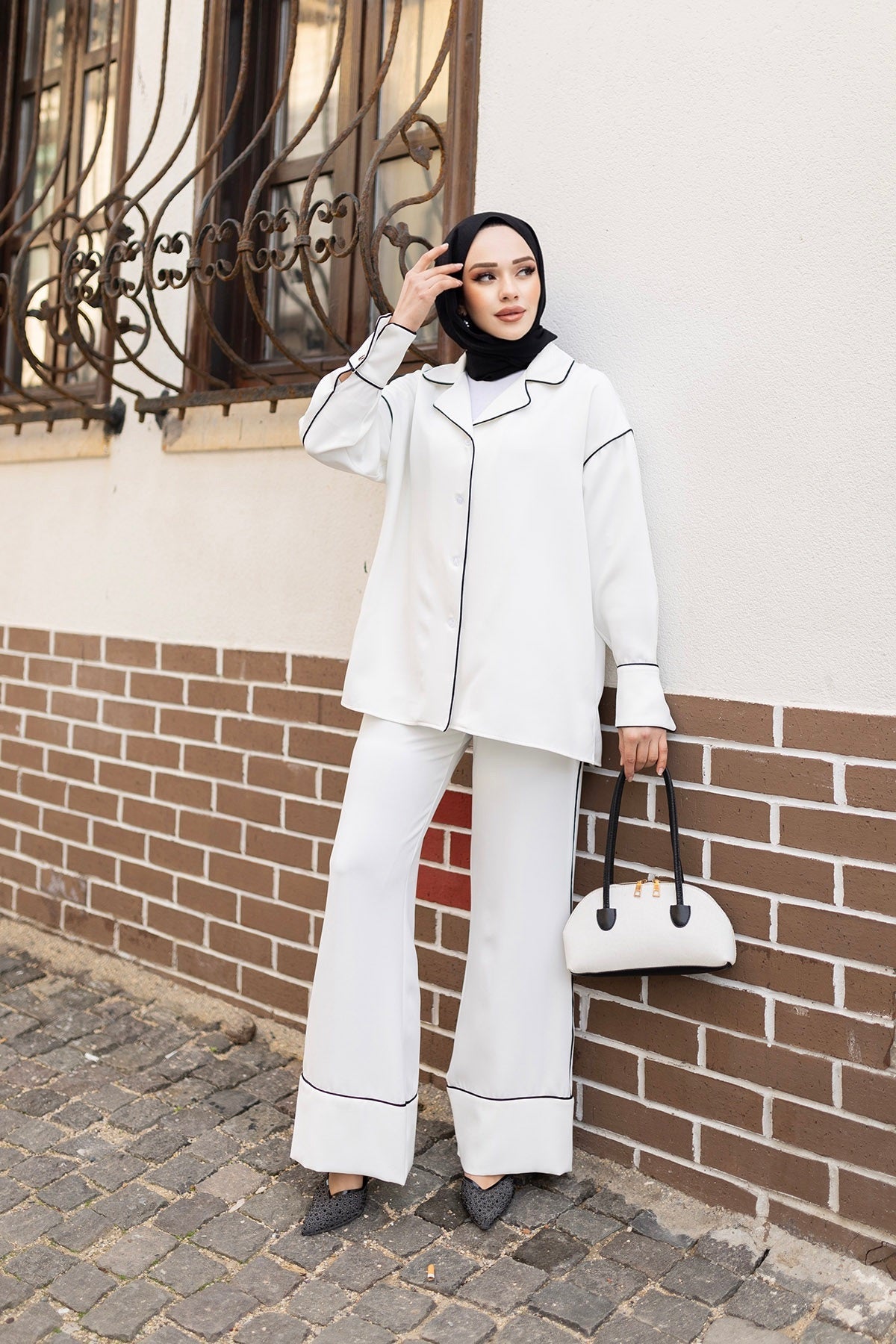 White Two-Piece Set With Stripe Detail